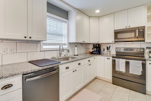 Refrigerador, microondas, parrilla de estufa y lavavajillas 