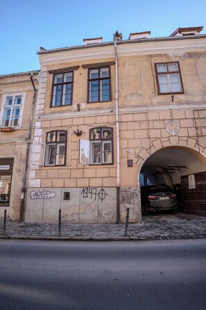 Exterior - Barrique Schei 11  (Brașov)