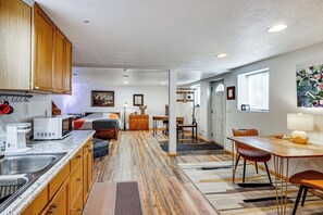 Desk, Internet, bed sheets - 3 Mi to Stadiums & Dtwn: Seattle Solo Hideaway (Seattle)