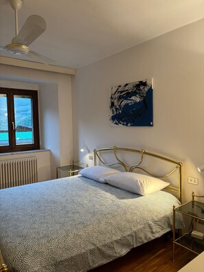 3 bedrooms, WiFi, bed sheets - Casa al Lago Apartment – 3 Bedrooms, 5 Guests, Near Lake Garda with Balcony (Loppio)