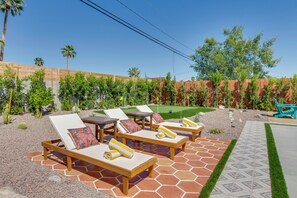 Property grounds - Yard Games, Outdoor Kitchen: Palm Springs Retreat! (Palm Springs)