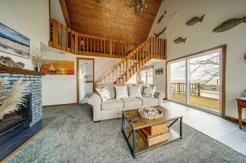Lakeside Living on Wine Trail! Geneva Home w/ Deck
