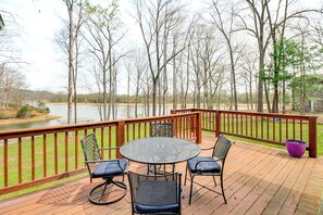 Outdoor dining - Bring Your Boat! Waterfront Stay on Tims Ford Lake (Estill Springs)