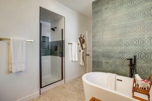 Hair dryer, towels - 7 Mi to Dtwn! Family Retreat w/ Patio in Denver (Denver)