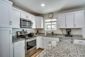 Private kitchen - Explore Gila Valley & EAC! Modern Thatcher Home (Thatcher)
