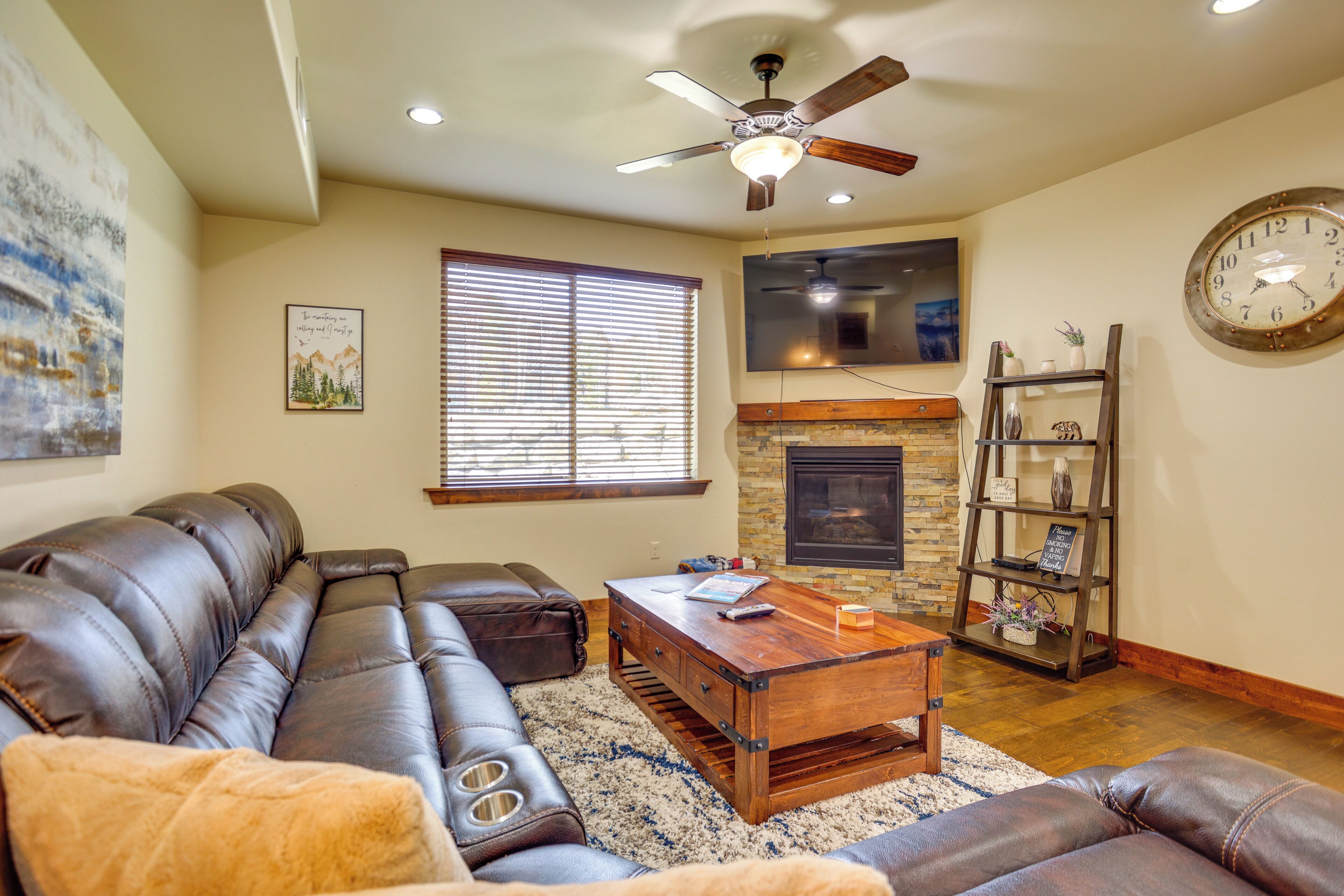 TV, fireplace, stereo
