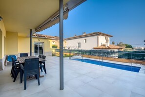 Outdoor dining - Casa Fondils: Tranquility and Proximity to the Sea (Calonge)