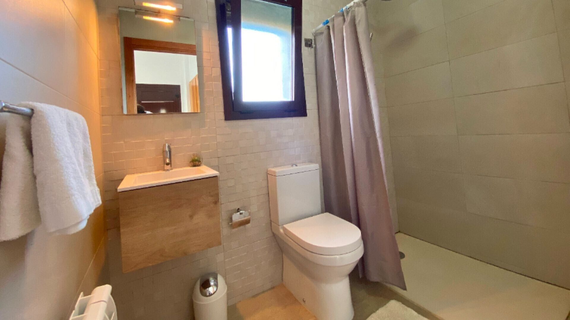 Shower, towels