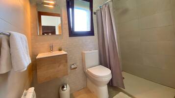 Shower, towels