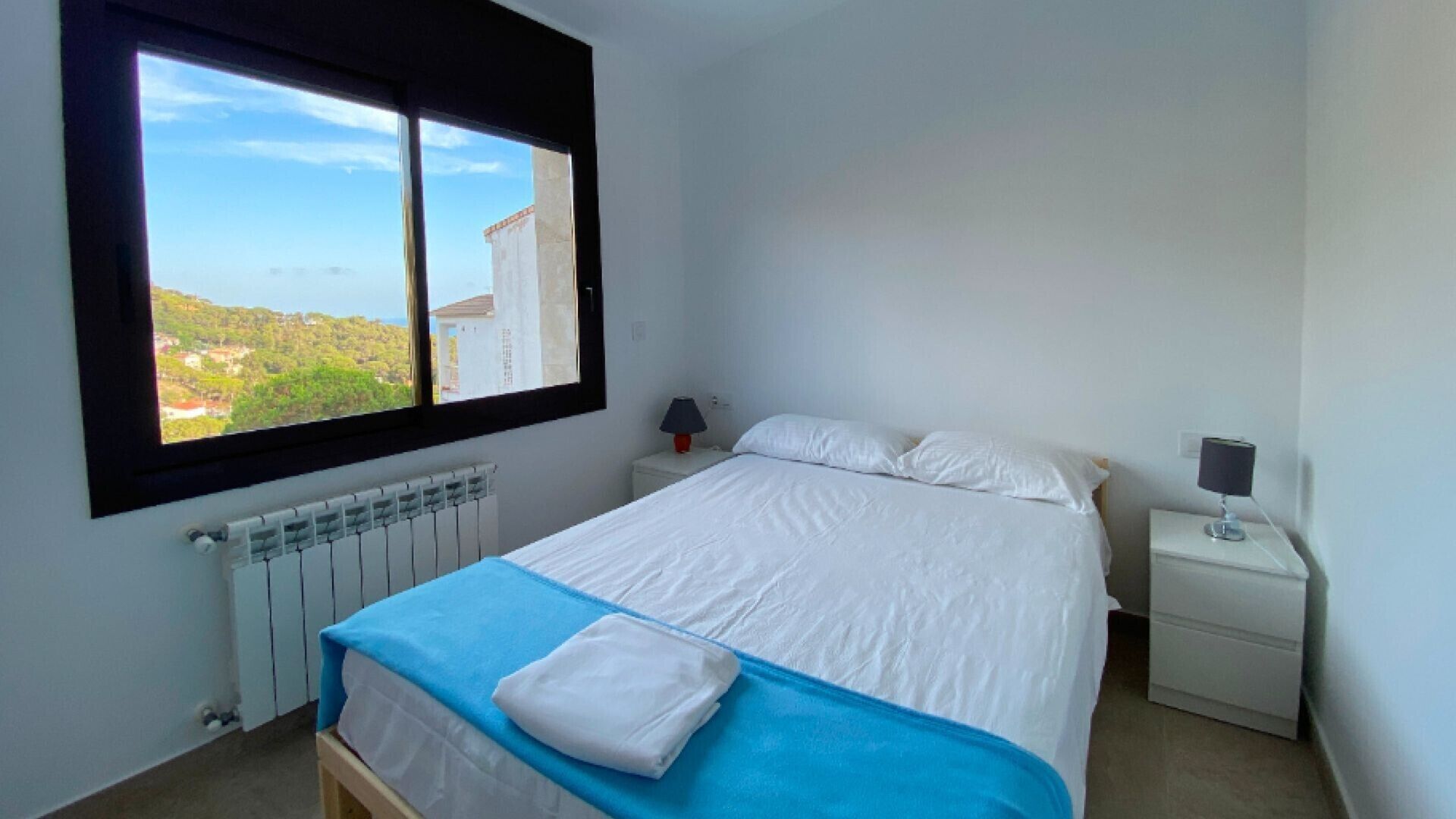 4 bedrooms, WiFi, bed sheets