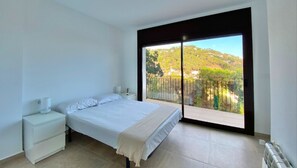 Room - Villa 'Costacabana -  Sunny Beach' with Sea View, Private Pool and Wi-Fi (Lloret de Mar)