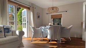 Dining - Cozy Home Near Beach for 3 (Bergen)