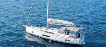 Sun-Kissed Sailing Adventure in Islas Sarónicas