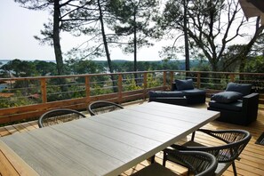 Outdoor dining - House with breathtaking view of the lake (Lacanau)