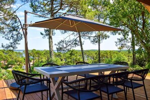 Outdoor dining - House with breathtaking view of the lake (Lacanau)