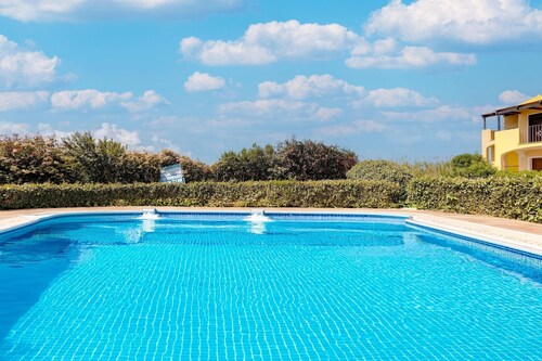 Holiday home with air conditioning and shared pool