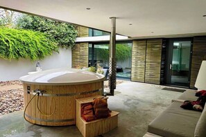 Terrace/patio - Wellness Villa with Private Spa (Oosterhout)