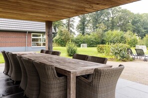 Outdoor dining - Achterhoek Villa with Heated Pool (Aalten)