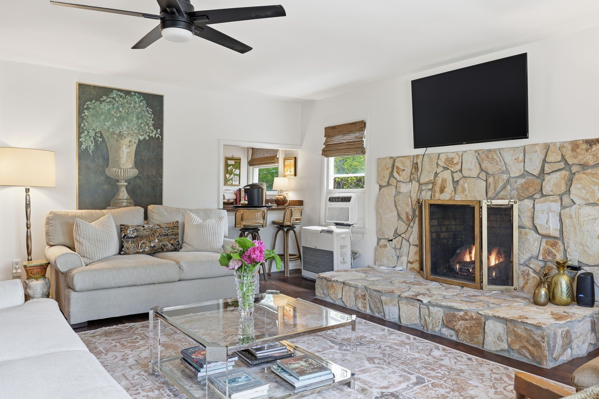 TV, fireplace