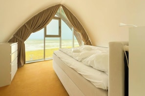 Bedroom - Luxury Beachfront Apartment for 5 (Egmond aan Zee)