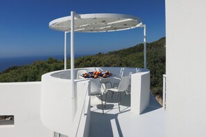 Outdoor dining - Sunset villa-Infinity pool-spa- Boule (Paros)