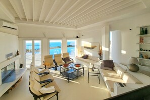 TV, fireplace - Sunset villa-Infinity pool-spa- Boule (Paros)