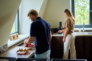 Coffee/tea maker, fridge, oven, stovetop - Holiday Home for 4 in Den Burg (Den Burg)