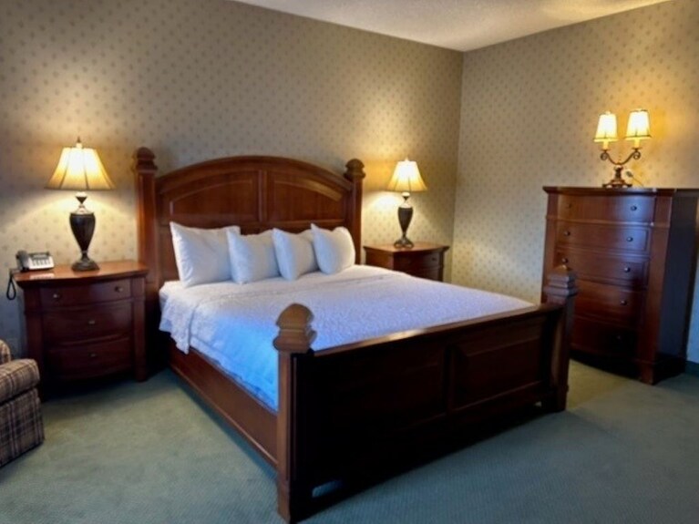 Convenient & Comfortable Suite Stay Minutes From Airport W/ Shuttle - Fresno
