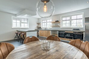 Private kitchen - Luxury Villa with Sauna for 12 (Den Burg)