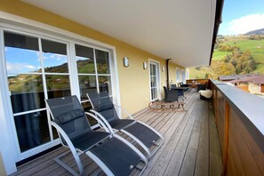 Outdoor dining - Mountain Apartment in Saalbach for 8 (Saalbach Hinterglemm)