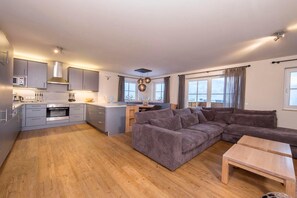 Living area - Mountain Apartment in Saalbach for 8 (Saalbach Hinterglemm)