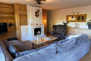 Living area - Mountain Apartment in Saalbach for 8 (Saalbach Hinterglemm)