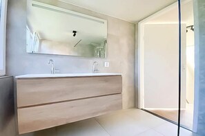 Shower - Modern Coastal Retreat with Garden (Sint Maarten)