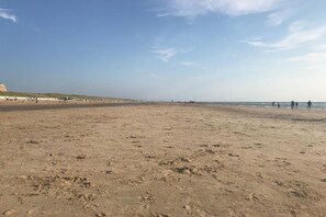 Region [summer] (>5 km) - Lighthouse-View House for Two (Egmond aan Zee)