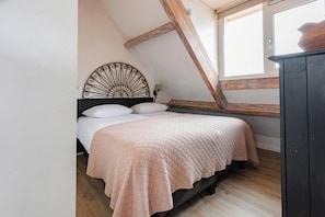 Bedroom - Egmond Suite near Beach (Egmond aan Zee)