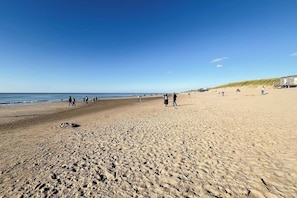 Surroundings [summer] (1-5 km) - Egmond Boulevard Home with Parking (Egmond aan Zee)