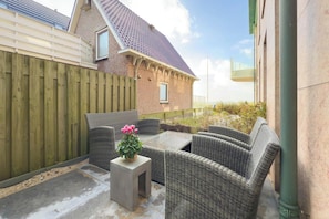 Patio / Balcony - Egmond Boulevard Home with Parking (Egmond aan Zee)