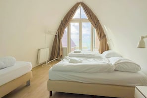 Bedroom - Egmond Boulevard Home with Parking (Egmond aan Zee)
