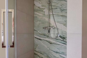 Shower - Coastal Home with Garden for 6 (Sint Maarten)
