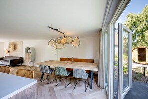 Outdoor dining - Coastal Home with Sauna for 6 (Sint Maarten)