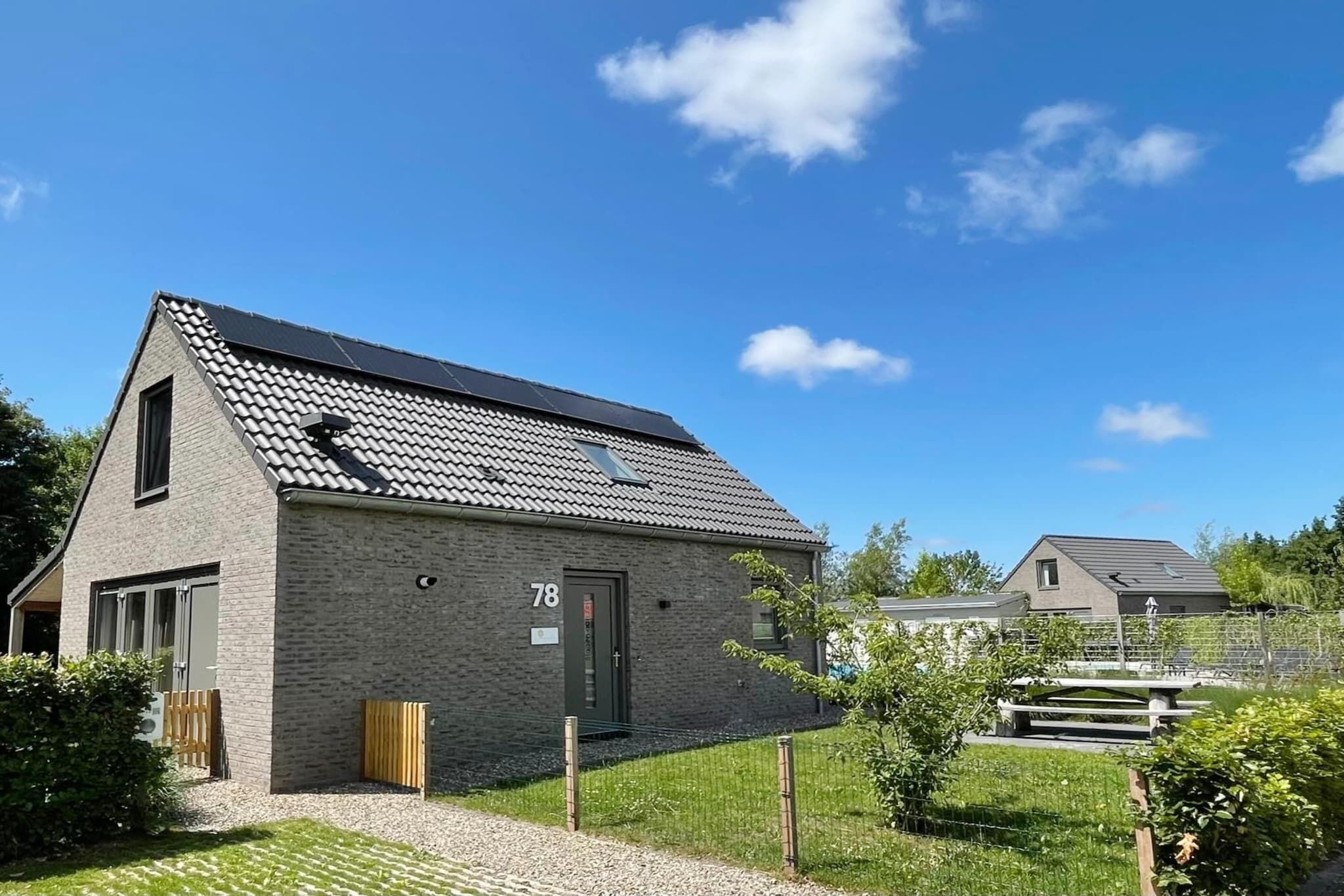 Außenseite Ferienhaus [Sommer]
