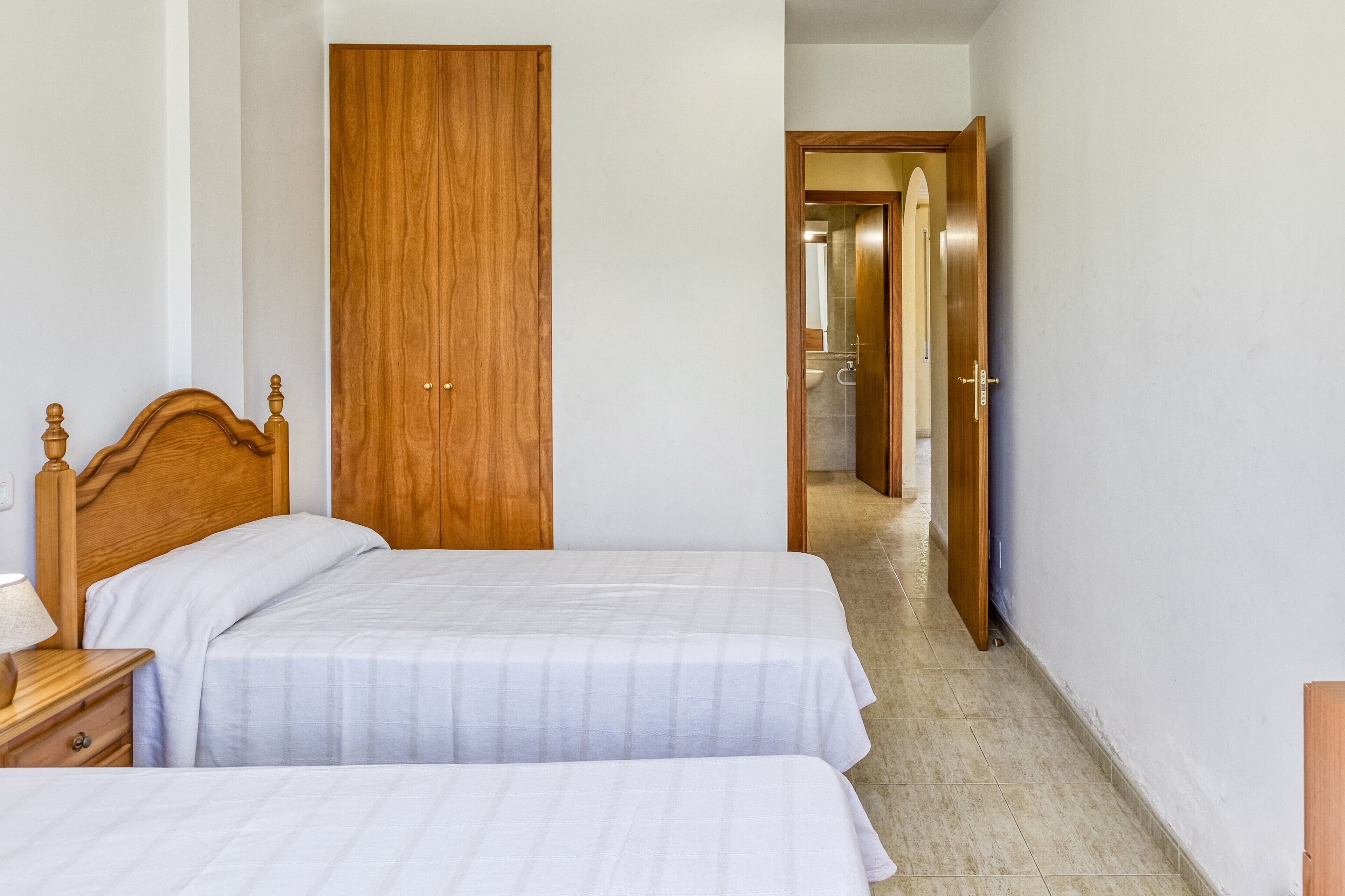 WiFi, bed sheets