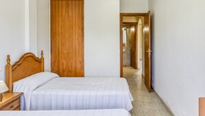 Room - Casa Mallols: 4 Bedrooms with Shared Pool (L'Escala)