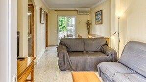 Living area - Casa Mallols: 4 Bedrooms with Shared Pool (L'Escala)