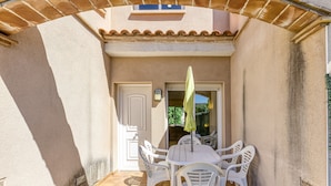 Outdoor dining - Casa Mallols: 4 Bedrooms with Shared Pool (L'Escala)