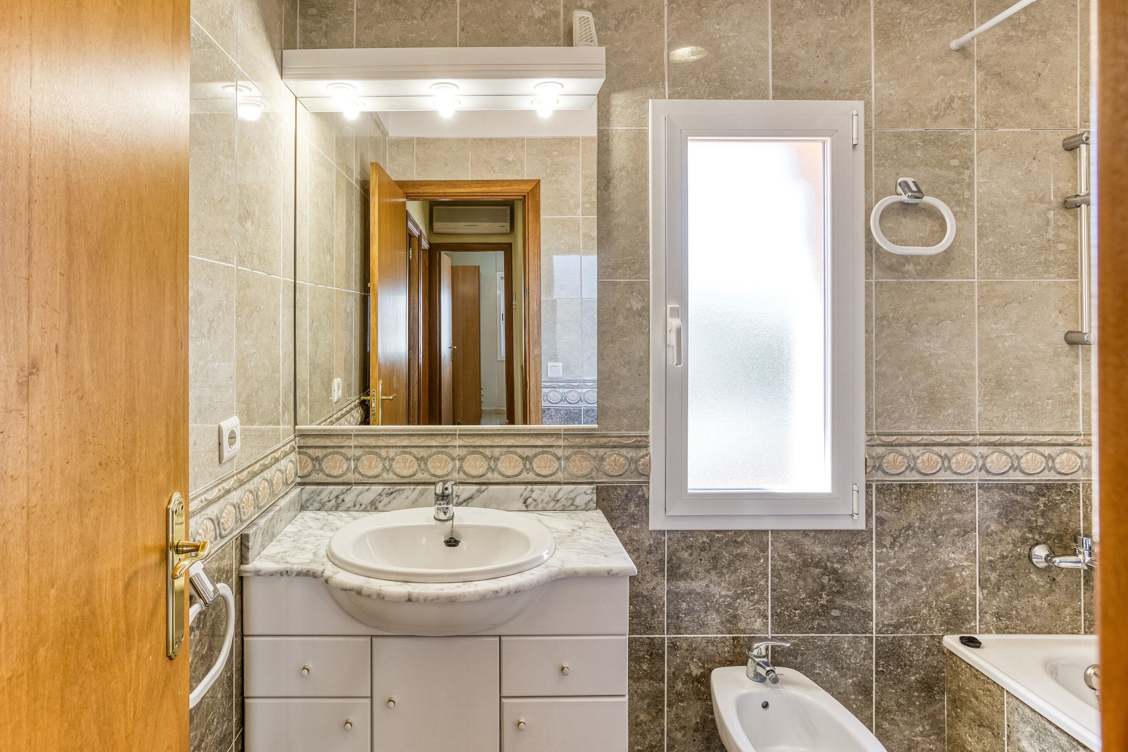 Shower, towels
