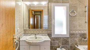 Shower, towels