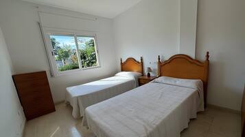 WiFi, bed sheets