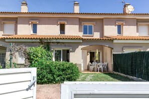 Exterior - Holiday Home 'Casa Con Piscina Comunitaria' with Mountain View, Wi-Fi and Air Conditioning (L'Escala)