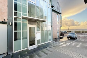 Immediate Surroundings [summer] (<1 km) - Premium Beachfront Villa with Balcony (Egmond aan Zee)